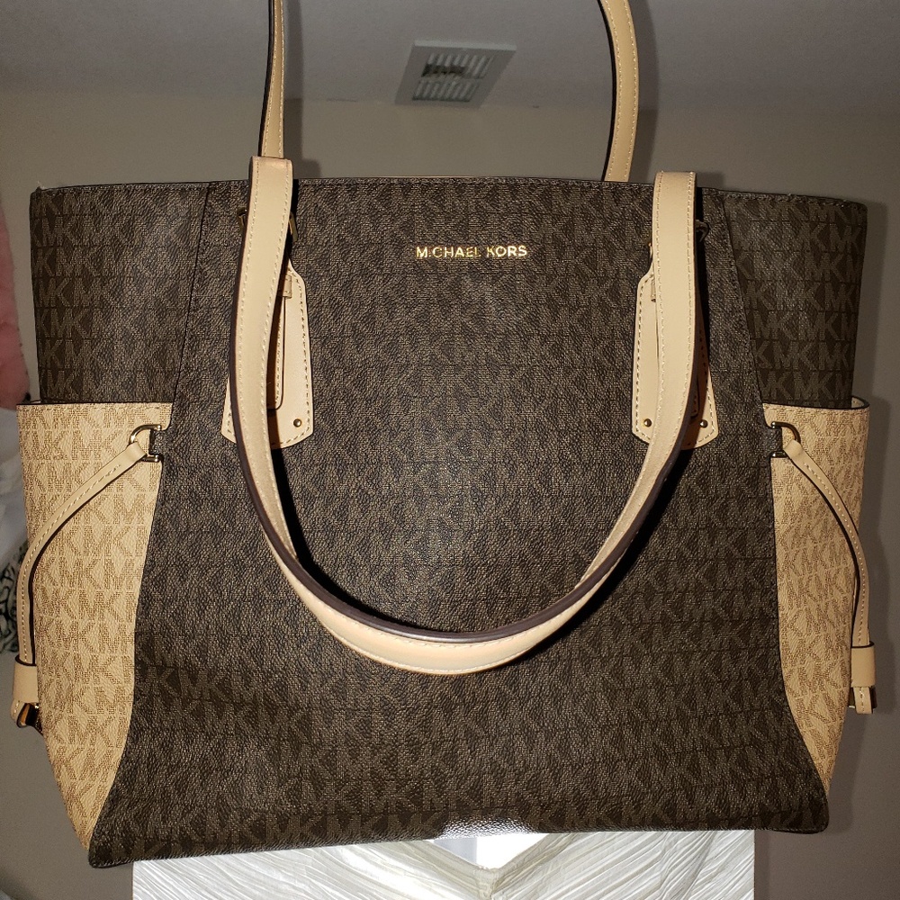 Michael Kors Voyager